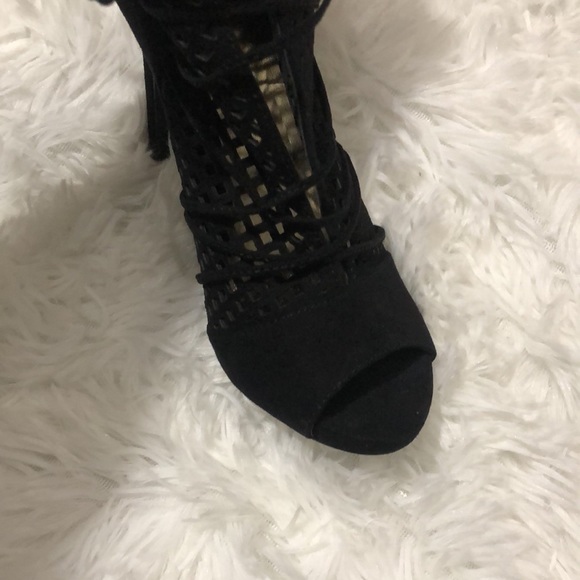 Guess Women’s Heels Tie Up - Picture 3 of 8